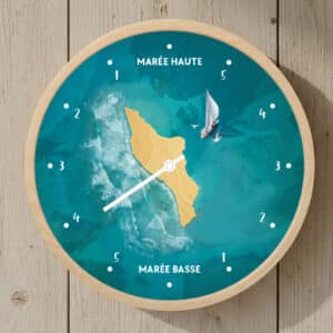 Horloge des marées Ile d'Oléron sur mur en bois
