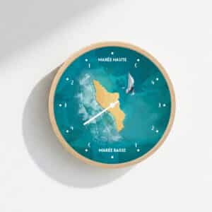 Horloge des marées Ile d'Oléron sur mur blanc