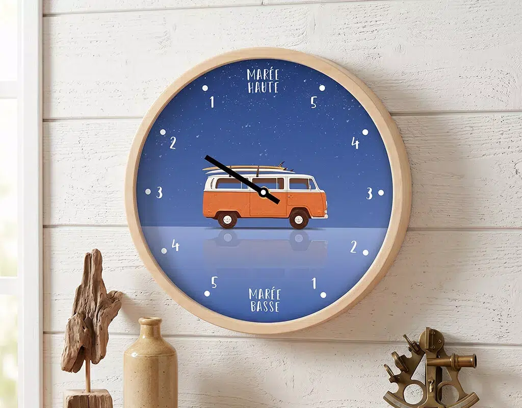 horloge des marées Design sur mur en bois