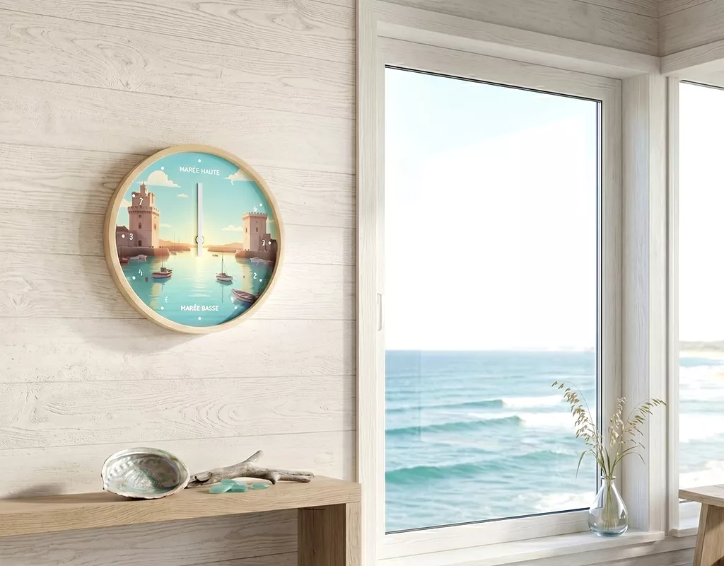 horloge des marées La Rochelle sur mur avec vue sur mer