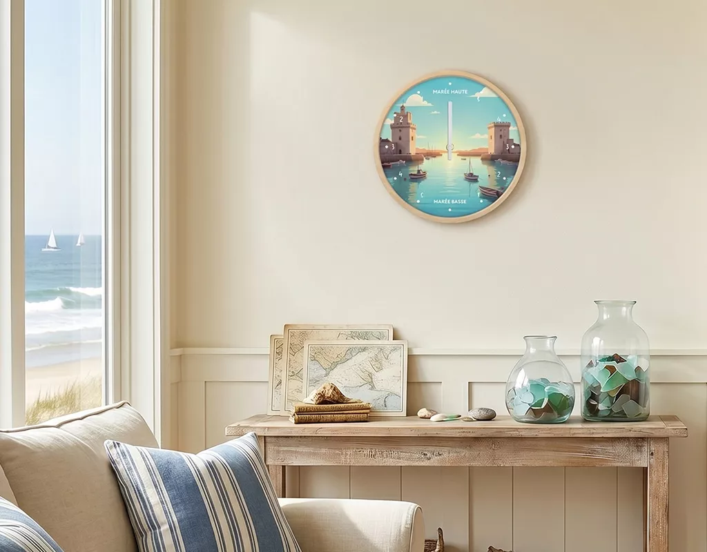 Horloge des marées La Rochelle sur mur beige
